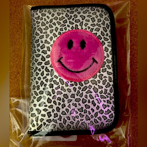 Pink Fuzzy Smiley planner in Mint - Picture 4 of 5